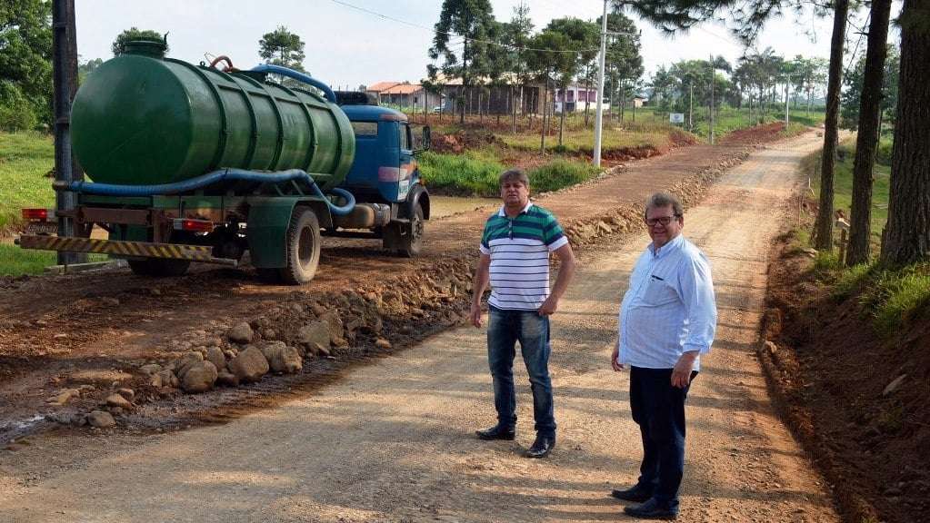 Os três hotéis de Nova Veneza já estão lotados para a festa, e outros da região contam com muitas reservas 5 A prefeitura de Siderópolis asfaltou um trecho em São Martinho. O prefeito, Helio Alemão Cesa, e o vice-prefeito, Roni Lilo Remor, estiveram no local, vistoriando o local. A  obra possui 2,1 quilômetros e é extremamente importante para o turismo e para o escoamento da produção do município.