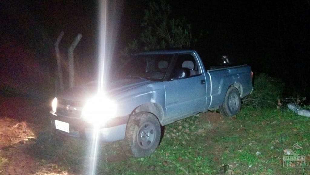 S10 sai da pista e bate em cerca na SC-446 1 S10 sai da pista e bate em cerca na SC-446