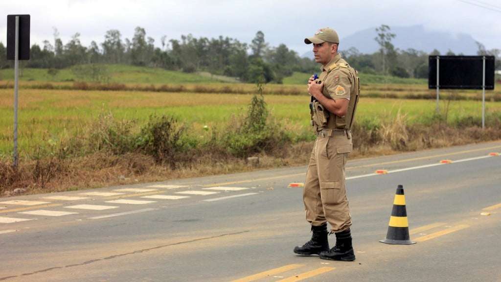 Polícia Militar recupera veículo furtado no Centro de Nova Veneza 2 Polícia Militar recupera veículo furtado no Centro de Nova Veneza