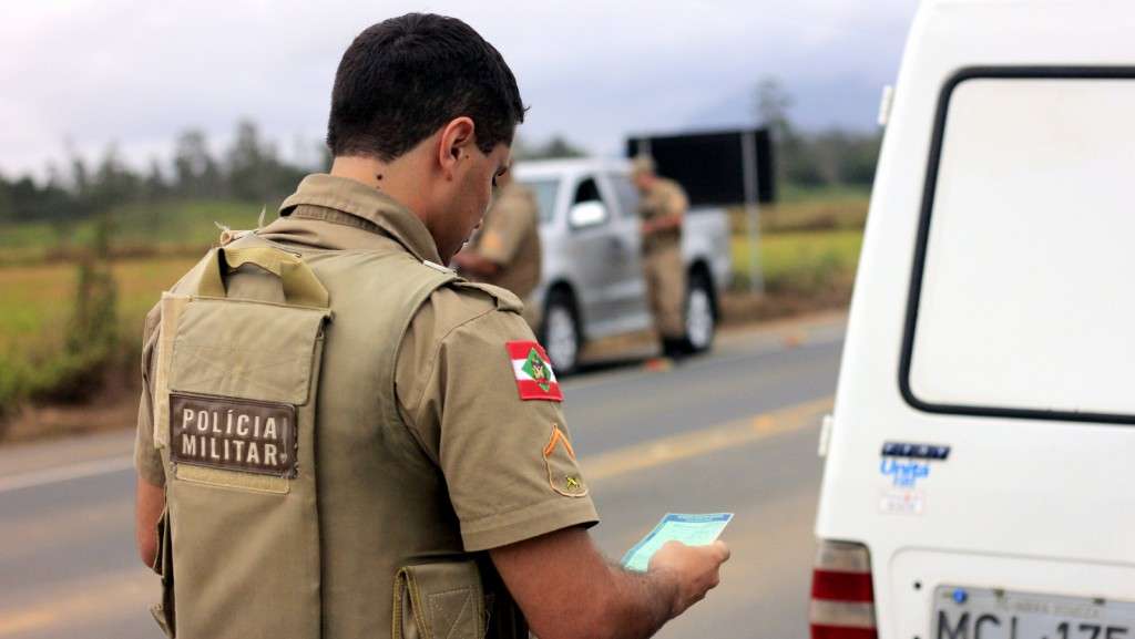 Polícia Militar recupera veículo furtado no Centro de Nova Veneza 3 Polícia Militar recupera veículo furtado no Centro de Nova Veneza