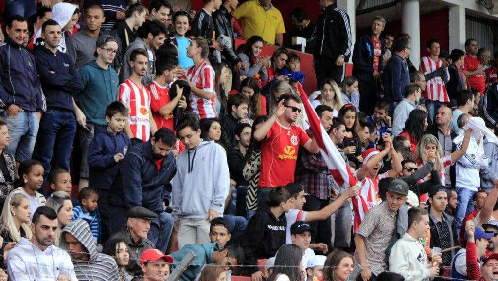 Metropolitano e Caravaggio empatam no primeiro jogo da final