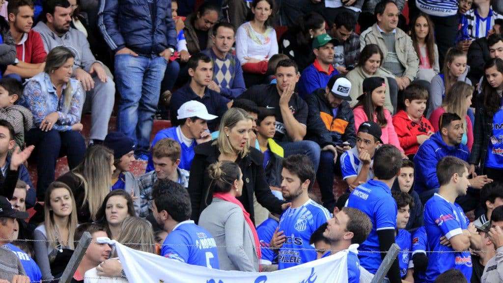 Metropolitano e Caravaggio empatam no primeiro jogo da final