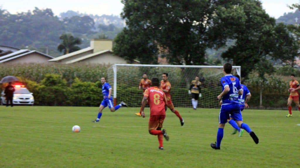 Metropolitano e Caravaggio empatam no primeiro jogo da final