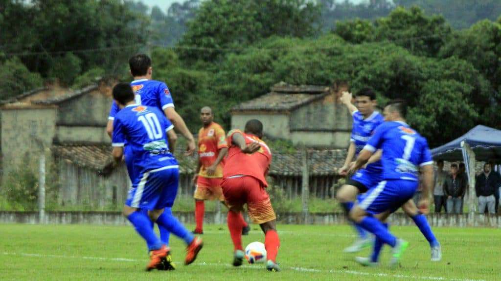 Metropolitano e Caravaggio empatam no primeiro jogo da final