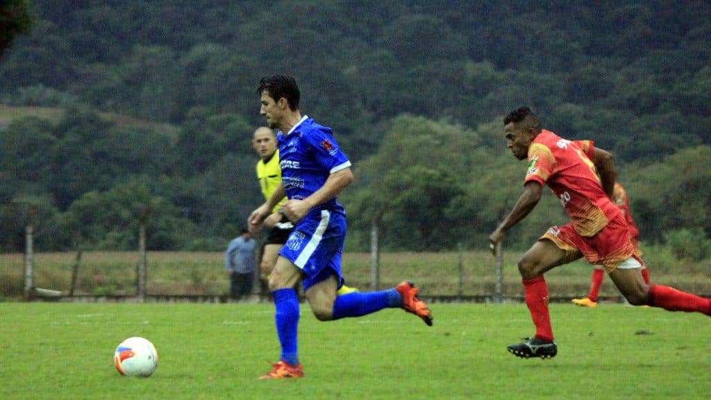 Metropolitano e Caravaggio empatam no primeiro jogo da final