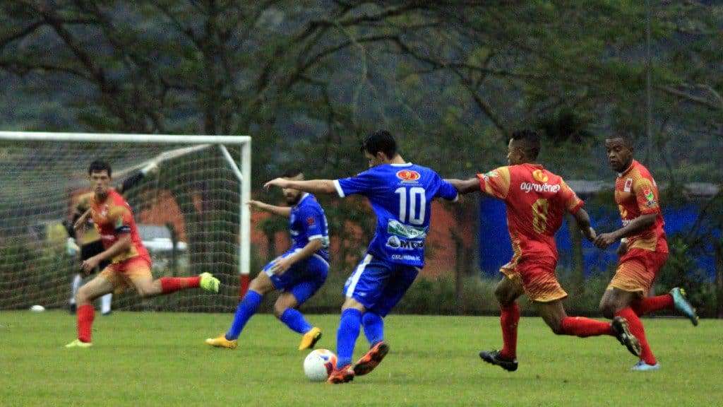 Metropolitano e Caravaggio empatam no primeiro jogo da final
