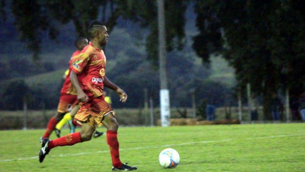 Metropolitano e Caravaggio empatam no primeiro jogo da final