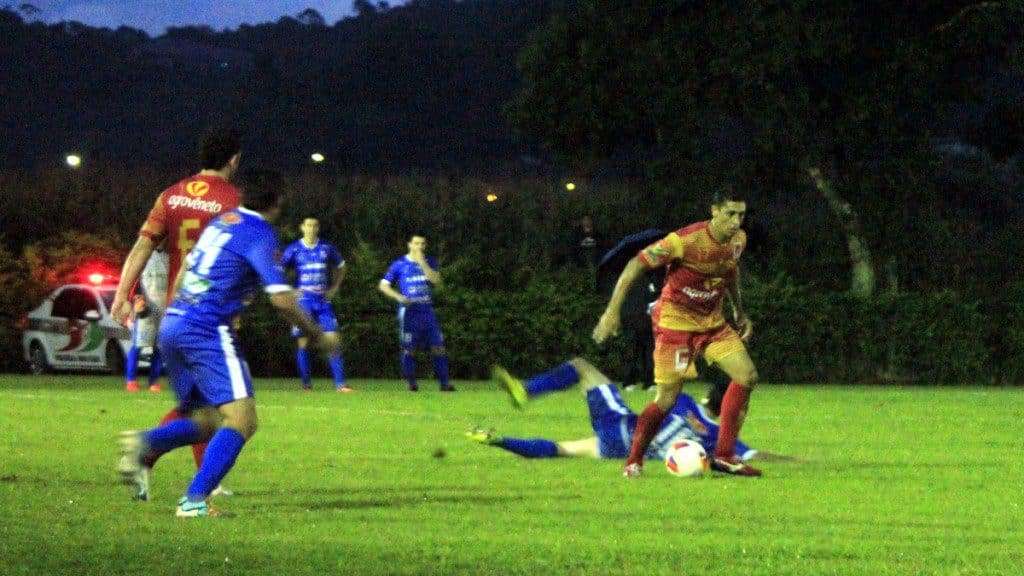 Metropolitano e Caravaggio empatam no primeiro jogo da final