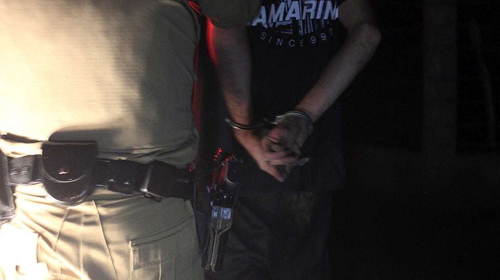 Jovem é detido pela PM ao dirigir embriagado e em alta velocidade