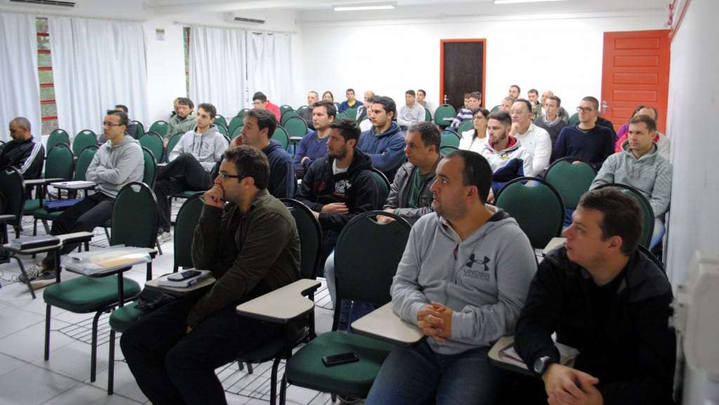 Fim de semana de aprendizado durante o Seminário sobre Futsal 1 Fim de semana de aprendizado durante o Seminário sobre Futsal