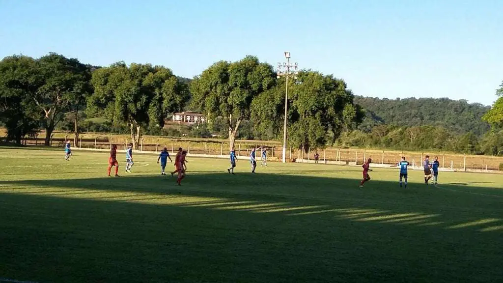 Metropolitano goleia por 5 a 1 e encaminha vaga para final da Copa Sul