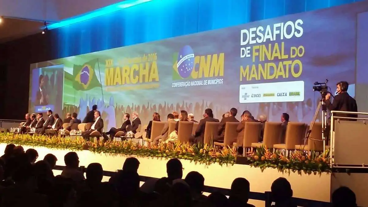 Prefeitos da AMREC avaliam primeiro dia da XIX Marcha a Brasília