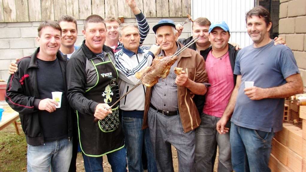 A cidade está em clima de festa e a região também com a Festa da Gastronomia 3 Os churrasqueiros da festa de Miro Marini e o Claudiomir Romão comandado pelo Vitalli.