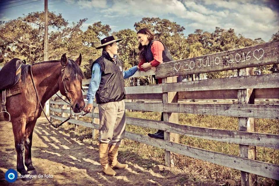 Agora é a vez da Festa de São João Batista, já neste final de semana, em São Bento Baixo 5 Os noivos do ano - Paulo Henrique Bortolotto Feltrin e Camila Savio Gava. #CasamentoPaulinho&Camilinha