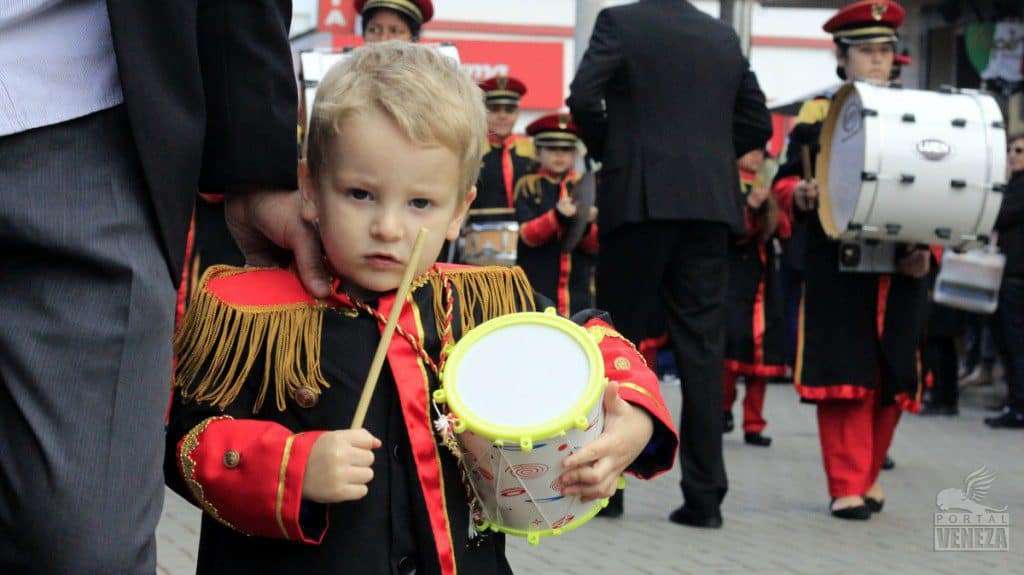 Veja as fotos do desfile das Famílias 2016