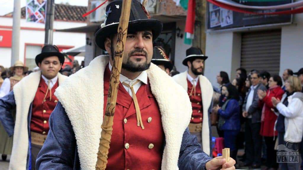 Veja as fotos do desfile das Famílias 2016