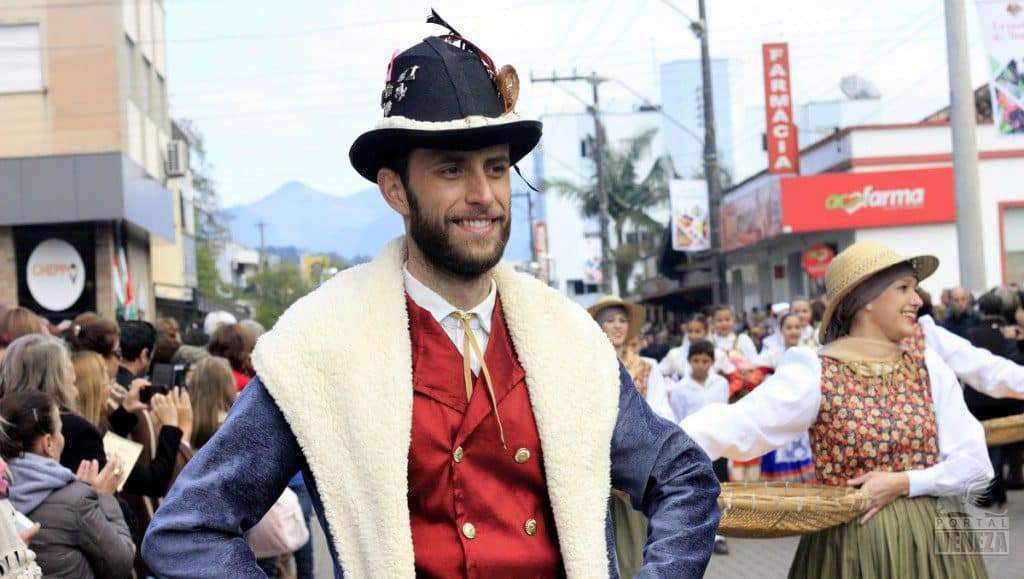 Veja as fotos do desfile das Famílias 2016