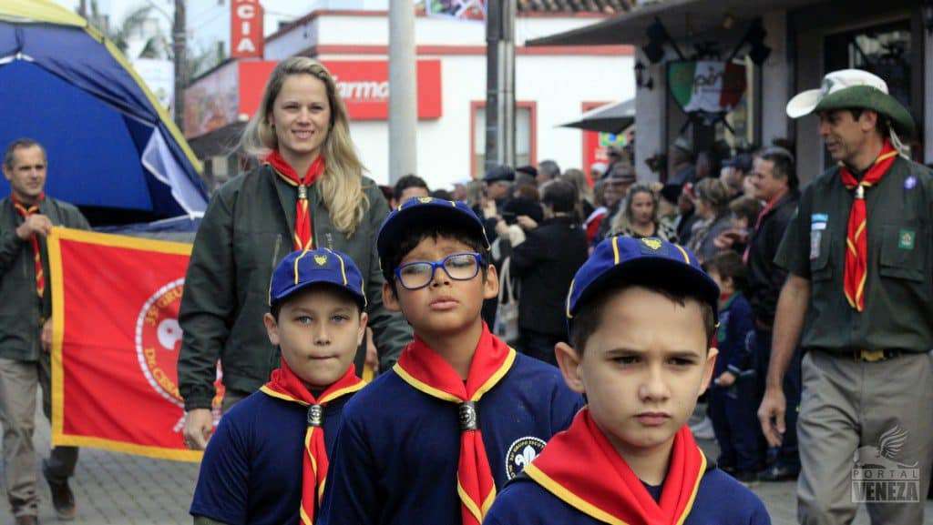 Veja as fotos do desfile das Famílias 2016