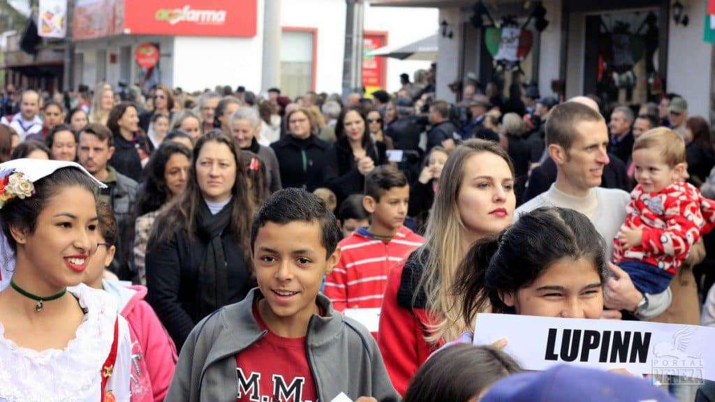 Veja as fotos do desfile das Famílias 2016