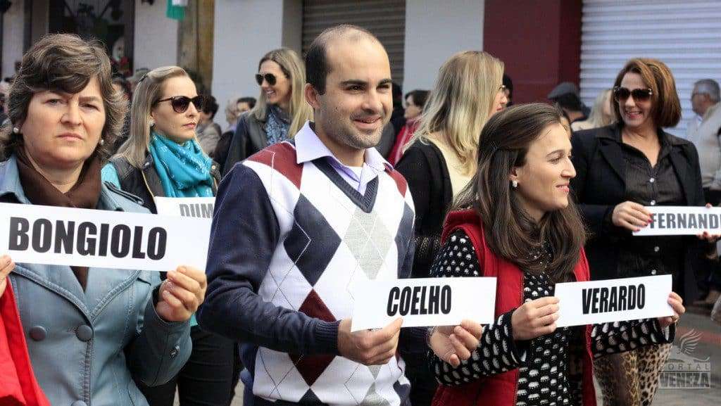 Veja as fotos do desfile das Famílias 2016