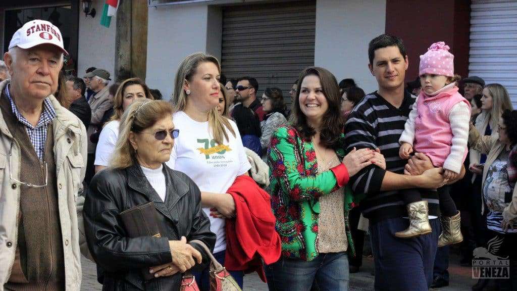 Veja as fotos do desfile das Famílias 2016