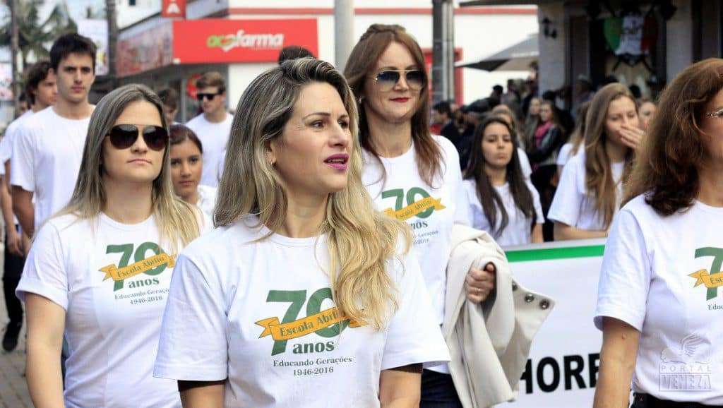 Veja as fotos do desfile das Famílias 2016
