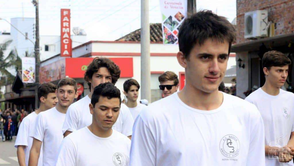 Veja as fotos do desfile das Famílias 2016