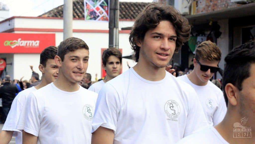 Veja as fotos do desfile das Famílias 2016
