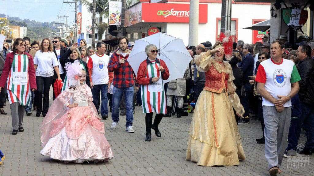 Veja as fotos do desfile das Famílias 2016