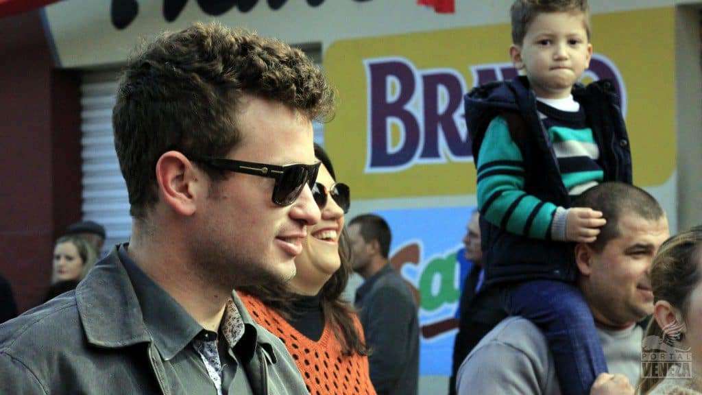 Veja as fotos do desfile das Famílias 2016