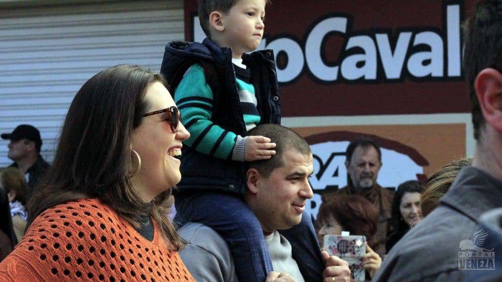 Veja as fotos do desfile das Famílias 2016