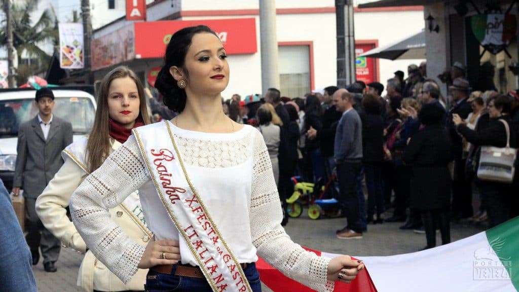Veja as fotos do desfile das Famílias 2016