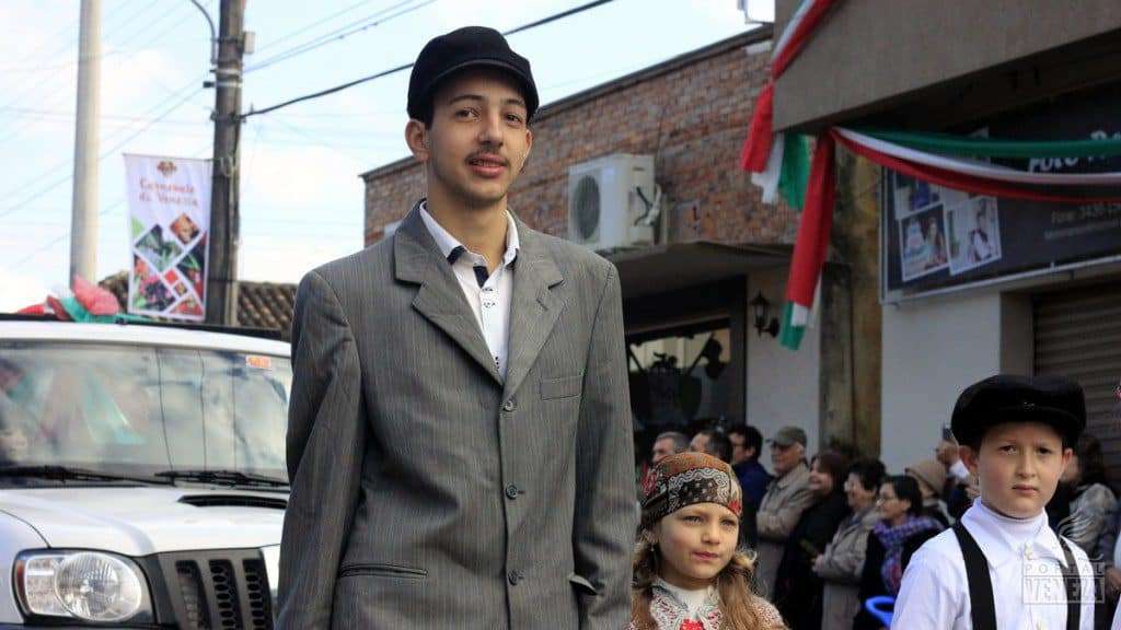 Veja as fotos do desfile das Famílias 2016
