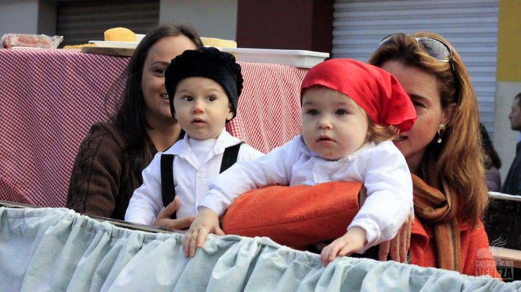 Veja as fotos do desfile das Famílias 2016