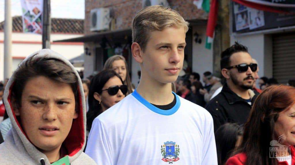 Veja as fotos do desfile das Famílias 2016