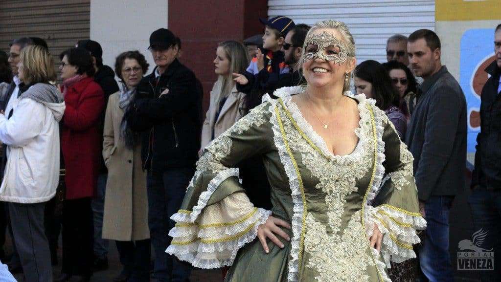 Veja as fotos do desfile das Famílias 2016
