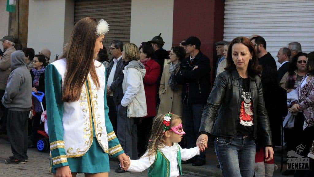 Veja as fotos do desfile das Famílias 2016