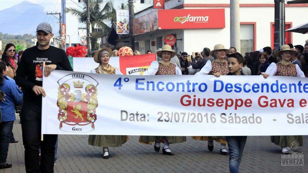 Veja as fotos do desfile das Famílias 2016