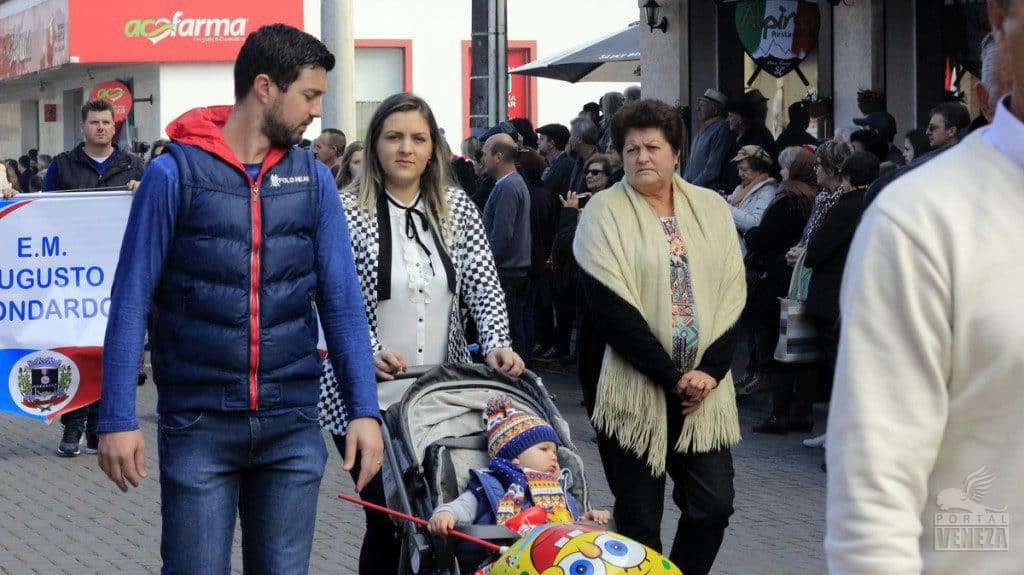 Veja as fotos do desfile das Famílias 2016