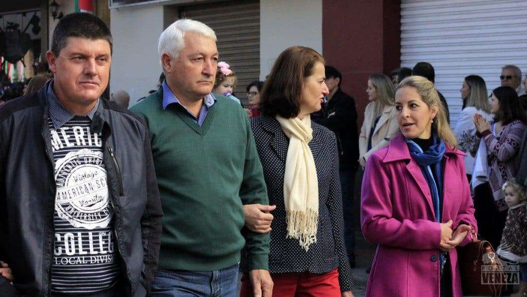 Veja as fotos do desfile das Famílias 2016
