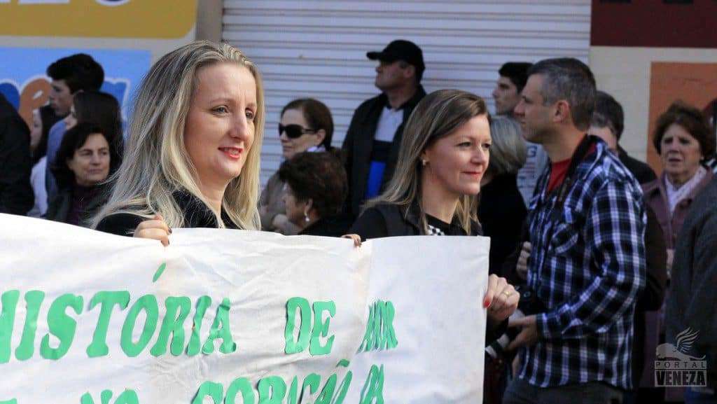 Veja as fotos do desfile das Famílias 2016