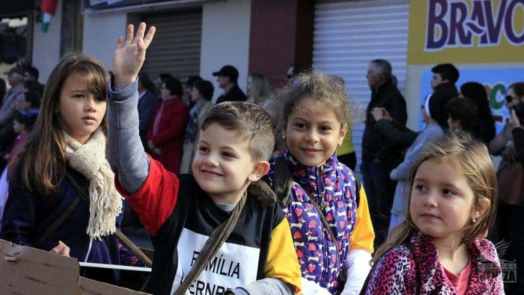 Veja as fotos do desfile das Famílias 2016