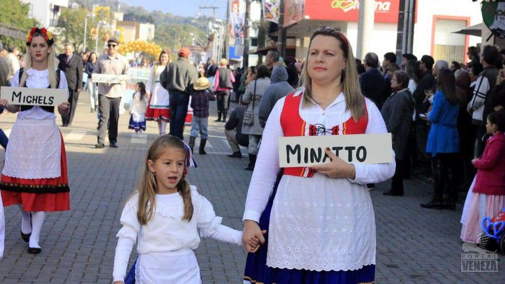 Veja as fotos do desfile das Famílias 2016