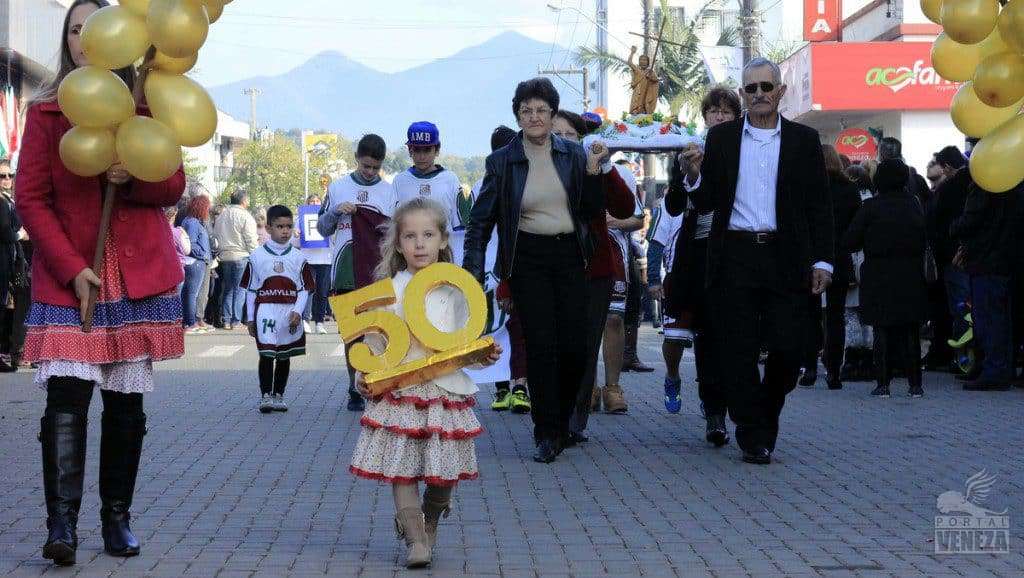 Veja as fotos do desfile das Famílias 2016