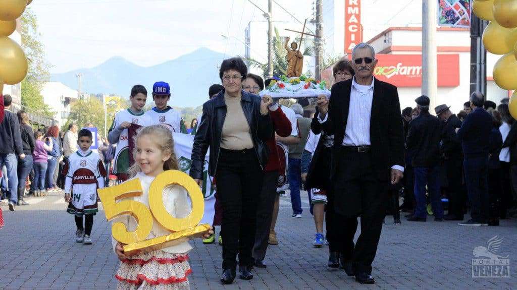 Veja as fotos do desfile das Famílias 2016