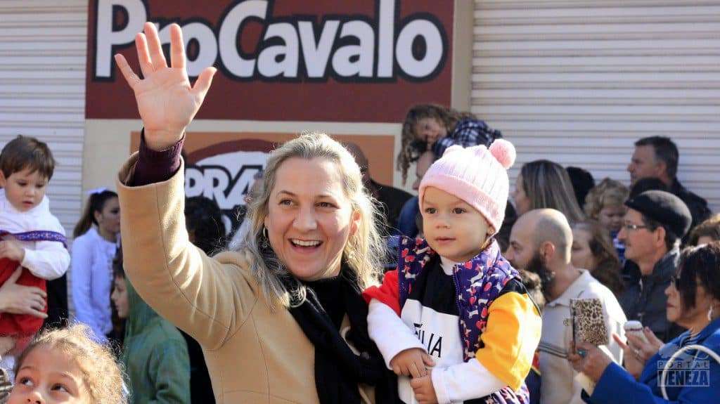 Veja as fotos do desfile das Famílias 2016