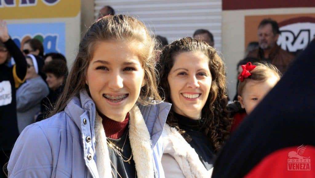 Veja as fotos do desfile das Famílias 2016
