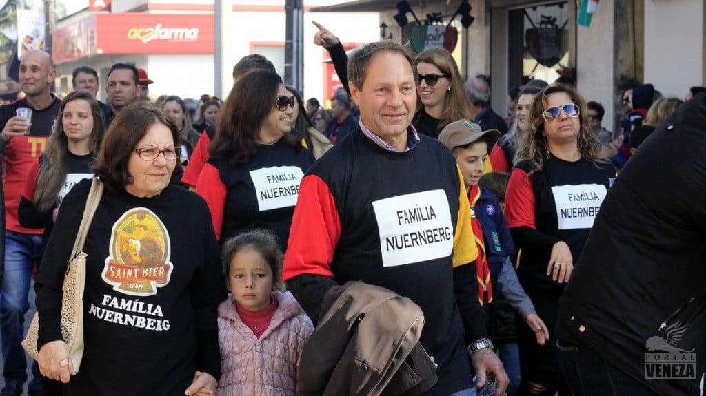 Veja as fotos do desfile das Famílias 2016