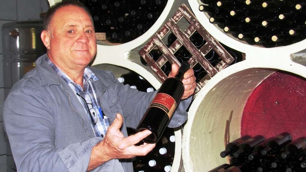 No Rota SC 443, em São Bento Baixo, todas as sextas-feiras tem show de rock com bandas da região 5 A Vinícola Borgo, de Onévio Colombo, estará na festa da gastronomia com vinhos tintos, brancos e sucos. Confira.