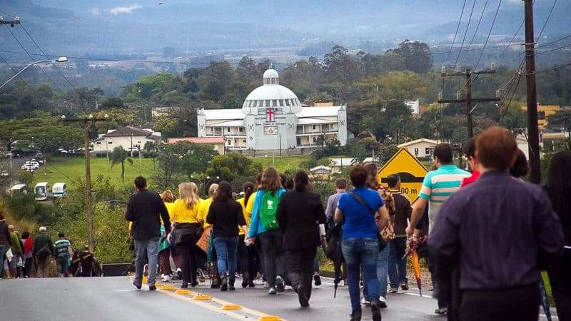 Em sintonia com a JMJ, caminhada e vigília marcam fim de semana de jovens da Diocese de Criciúma